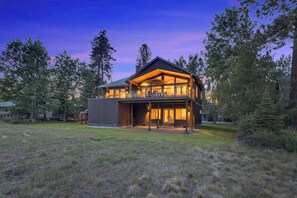 Exterior - AC, on the Deschutes River, luxury, quiet, 5*view! (Bend)