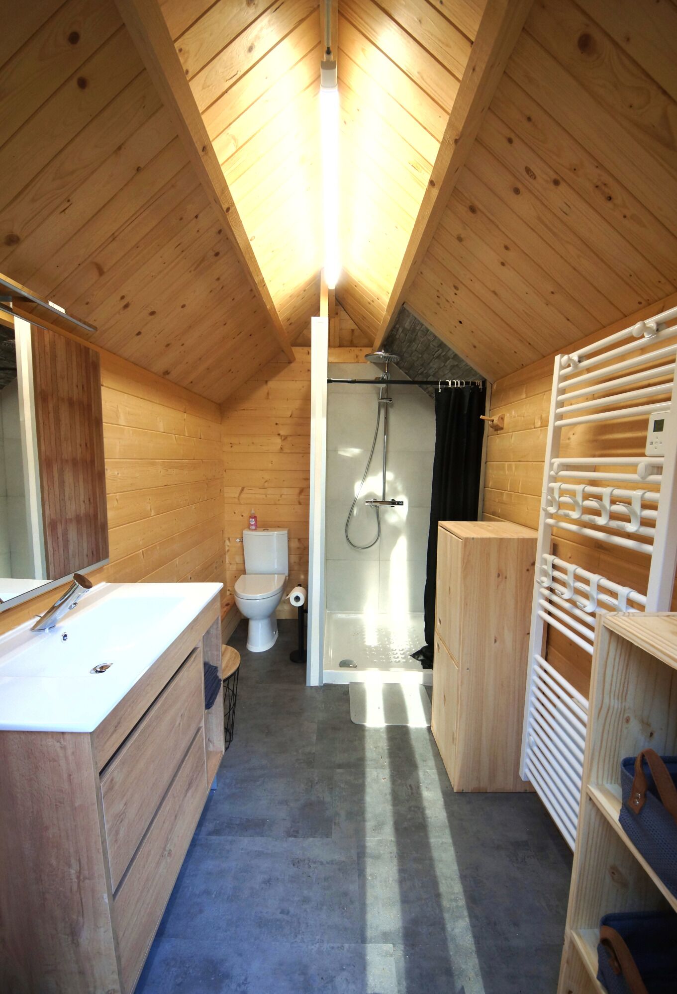 Bruser, hårtørrer, håndklæder, Sæbe