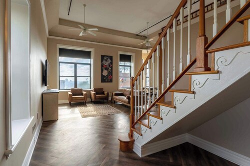 Above Coffee Shop, Cincy Hilltop Apt, City Views!