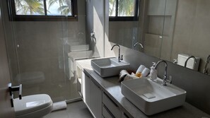 Dusche, Handtücher, Seife, Toilettenpapier