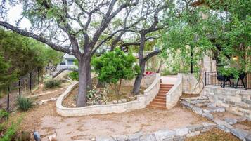 House, 5 Bedrooms | Property grounds