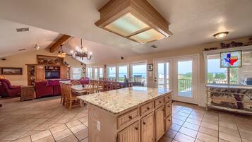 House, 5 Bedrooms | Dapur peribadi | Peti sejuk, ketuhar, pembancuh kopi/teh, pembakar roti