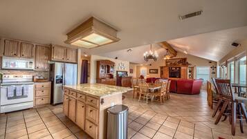 House, 5 Bedrooms | Private kitchen | Fridge, oven, coffee/tea maker, toaster