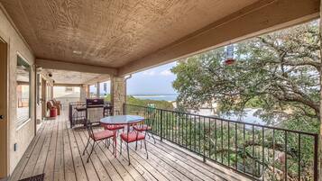 House, 5 Bedrooms | Property grounds