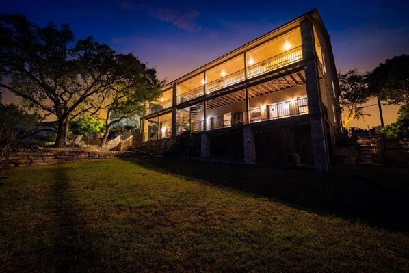 House, 5 Bedrooms | Exterior
