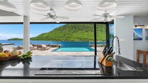 Escape to Hawksbill House: your oceanfront villa, private dock in Tortola, BVI