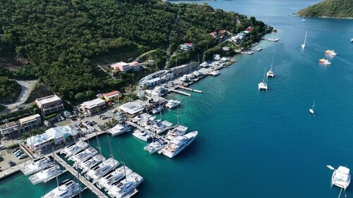 Escape to Hawksbill House: your oceanfront villa, private dock in Tortola, BVI