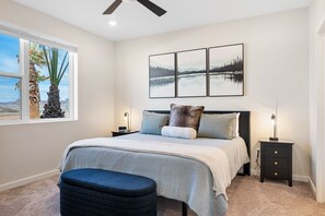 3 soverom, skrivebord for bærbar PC, strykejern/-brett og barnesenger