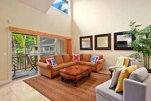 Condo, 5 Bedrooms | Living area