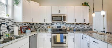 House (4 Bedrooms) | Private kitchen | Microwave, oven, stovetop, dishwasher