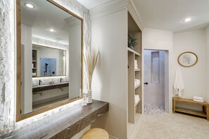 House (6 Bedrooms) | Interior