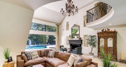 Private 25 Acre Estate w/ Lake: Fish & Canoe!