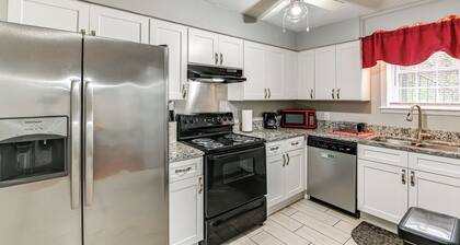 Cozy Nashville Getaway: 11 Mi to Downtown!