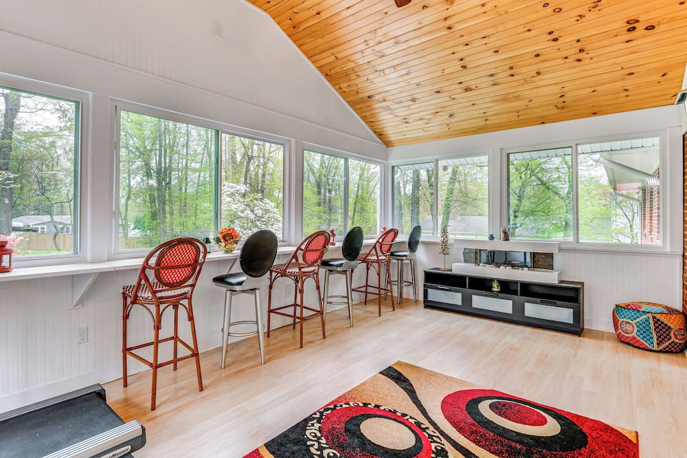 14 Mi to DC: Retreat w/ Patio & Sunroom! - Spencerville, MD
