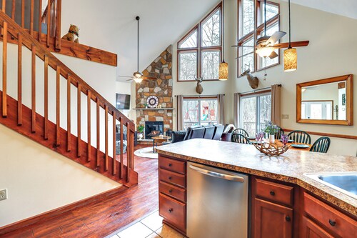 Serene Poconos Cabin w/ Hot Tub & Beach Access!