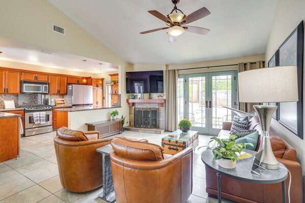 House (2 Bedrooms) | Interior - Lovely Tustin Home w/ Outdoor Kitchen: 3 Mi to Zoo (Tustin)