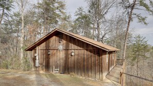 Interior - Fishing Pond & Smoky Mtn Views: Couple's Getaway (Sevierville)
