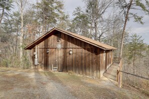 Interior - 9 Mi to Dollywood: Pet-friendly Smoky Mtn Cabin! (Sevierville)