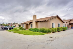 Interior - Idyllic Tustin Home w/ Private Patio & Grill (Tustin)