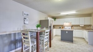 Unclassified image, 3 of 14, button - Lexington Family Home ~ 9 Mi to Lake Murray! (Lexington)
