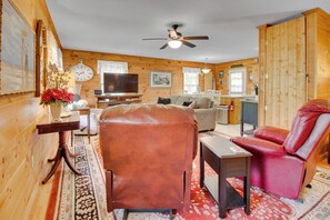 House (2 Bedrooms) | Interior