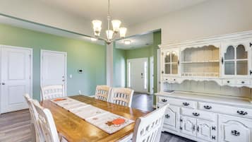 House (3 Bedrooms) | Interior