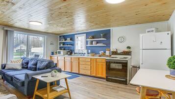 House (1 Bedroom) | Interior