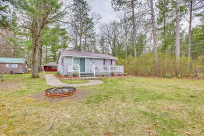 House (1 Bedroom) | Interior - Cozy Wellston Cabin - Walk to Crystal Lake! (Wellston)