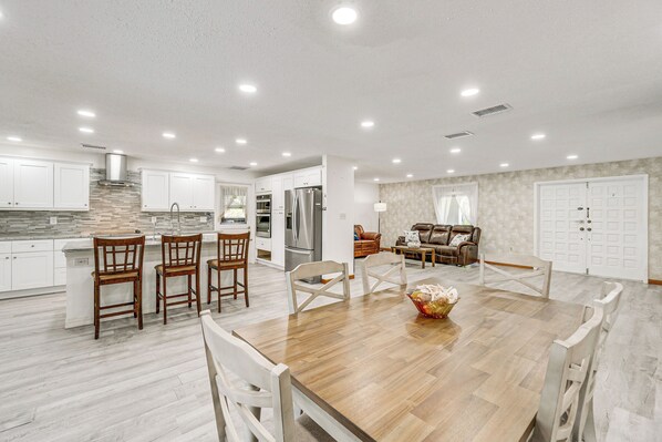 House (3 Bedrooms) | Interior