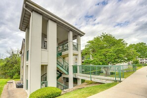 Apartment (2 Bedrooms) | Interior - Near Branson Landing / Sister Condo Very Close by! (Branson)