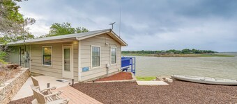 Waterfront Lake Buchanan Cottage w/ Kayaks!