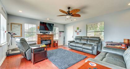 Waterfront Lake Buchanan Cottage w/ Kayaks!