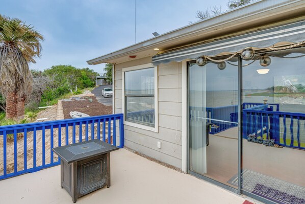 Cottage (1 Bedroom) | Interior - Waterfront Lake Buchanan Cottage w/ Kayaks! (Burnet)