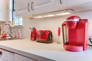 Cottage (1 Bedroom) | Interior - Waterfront Lake Buchanan Cottage w/ Kayaks! (Burnet)