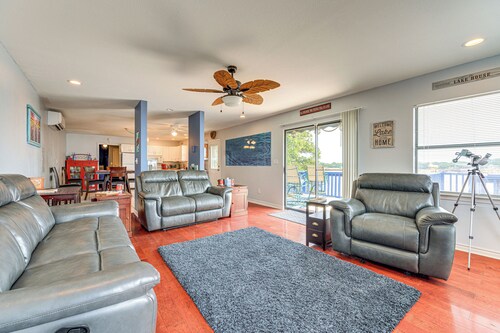 Waterfront Lake Buchanan Cottage w/ Kayaks!