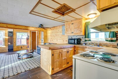 小屋配有露台和布拉夫湖景：步行至海滩！