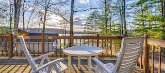 Cottage w/ Deck & Bluff Lake Views: Walk to Beach!
