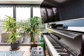 Apartment | Living room - Modern and Spacious Colliers Wood Home (London)