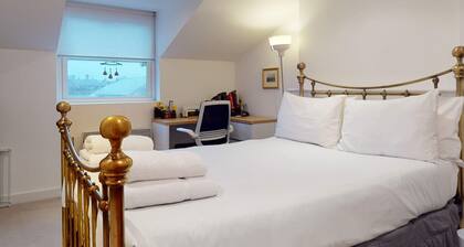 Wonderful Shepherds Bush Gem