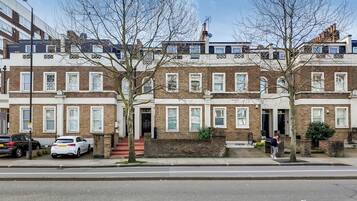 Basic Apartment | Exterior