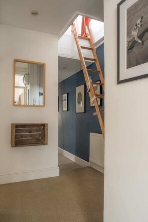 베이직 아파트 | 내부