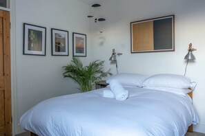 베이직 아파트 | 2 개의 침실, 책상, 노트북 작업 공간, 다리미/다리미판