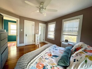 3 habitaciones, escritorio, tabla de planchar con plancha y wifi 