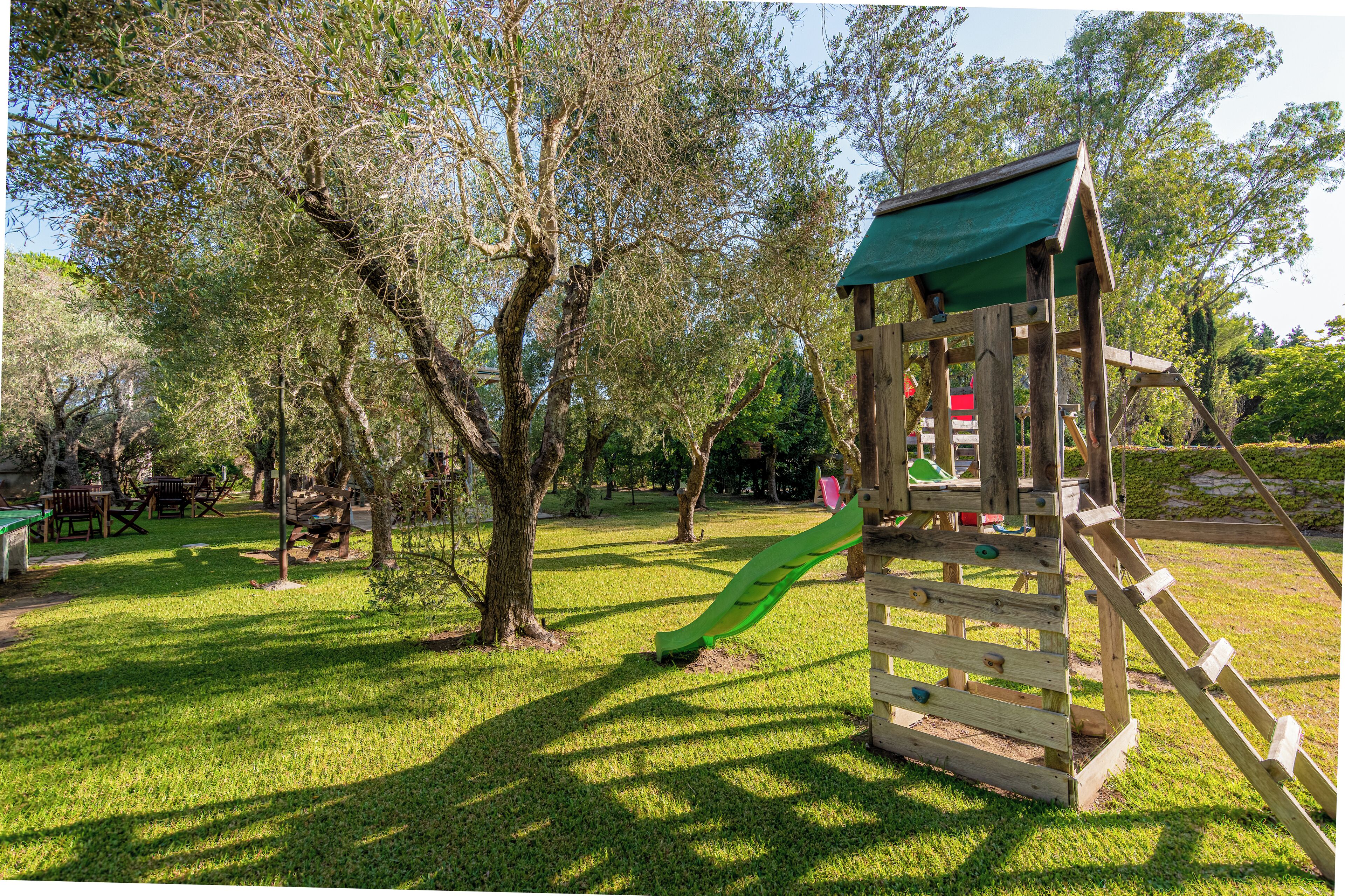 子供用の遊び場 - 屋外