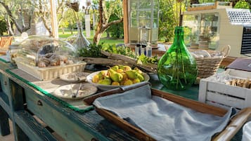 Desayuno bufé gratuito y diario