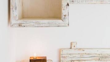 Comfort Room | Hypo-allergenic bedding, in-room safe, desk