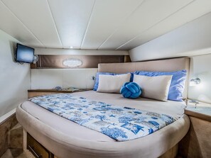 2 bedrooms, desk, bed sheets - Yacht Mea - Pantelleria (Sicilia)