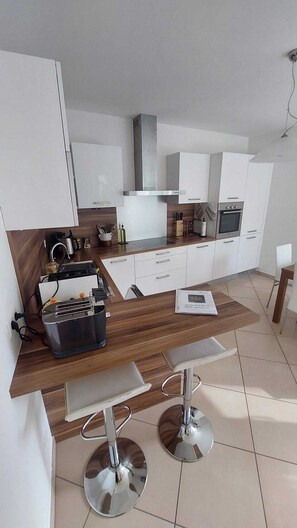 Kühlschrank, Ofen, Herdplatte, Geschirrspüler