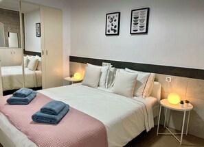 3 chambres, fer et planche à repasser, accès au Wi-Fi (inclus)