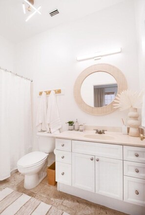 Hårføner og håndklær